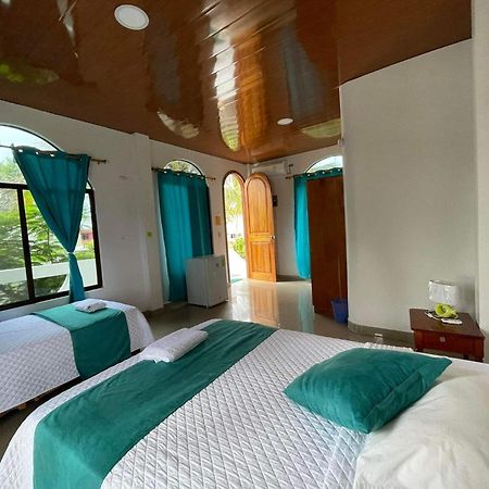 Hostal Muro De Las Lagrimas With High Speed Internet Starlink Puerto Villamil Exterior photo
