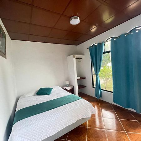 Hostal Muro De Las Lagrimas With High Speed Internet Starlink Puerto Villamil Exterior photo