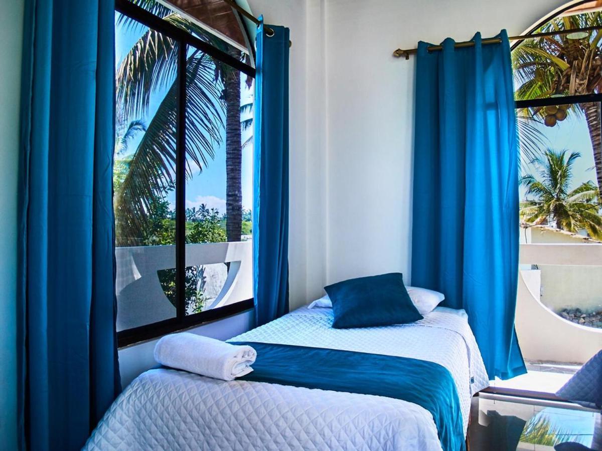 Hostal Muro De Las Lagrimas With High Speed Internet Starlink Puerto Villamil Exterior photo