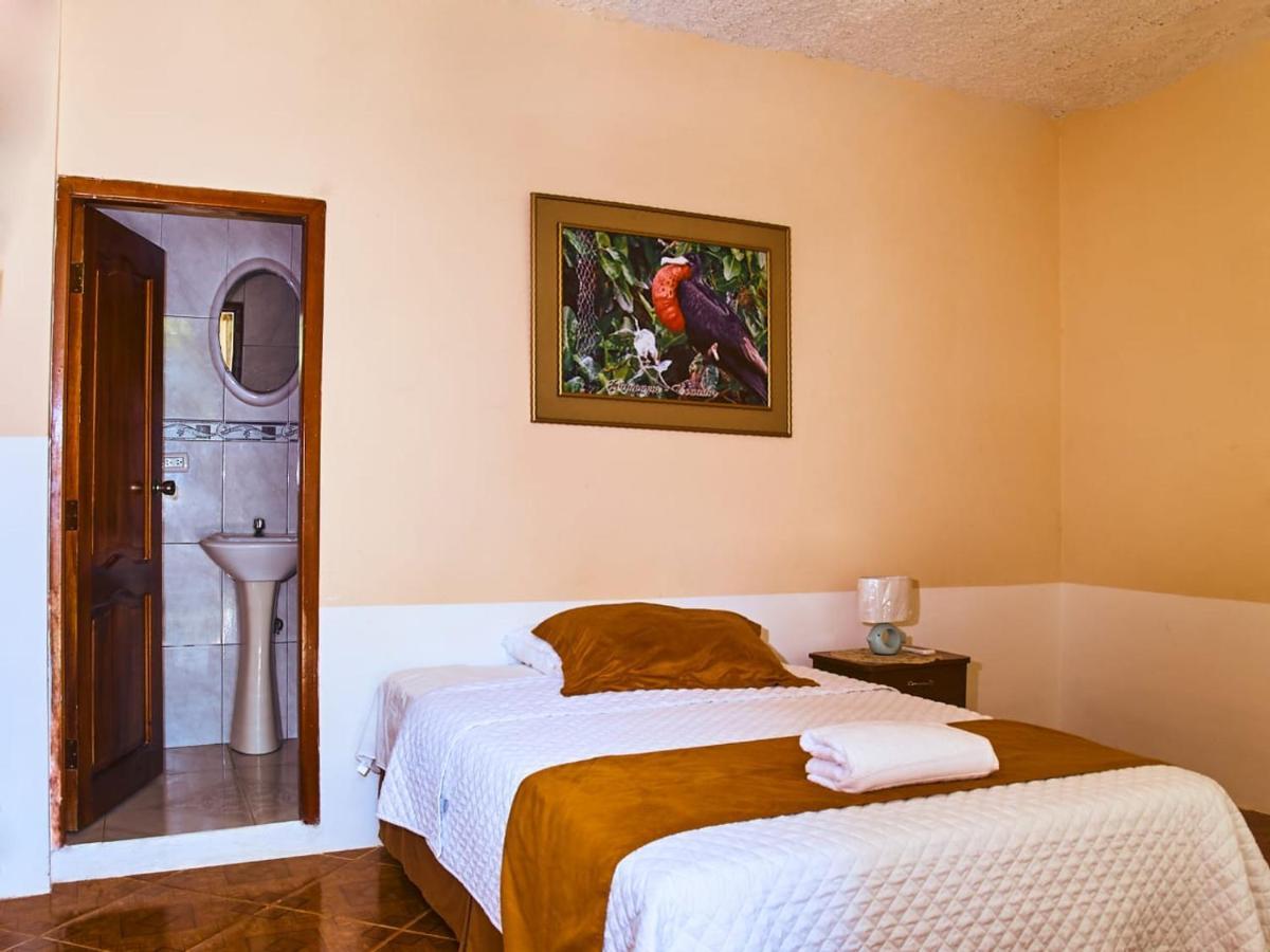 Hostal Muro De Las Lagrimas With High Speed Internet Starlink Puerto Villamil Exterior photo