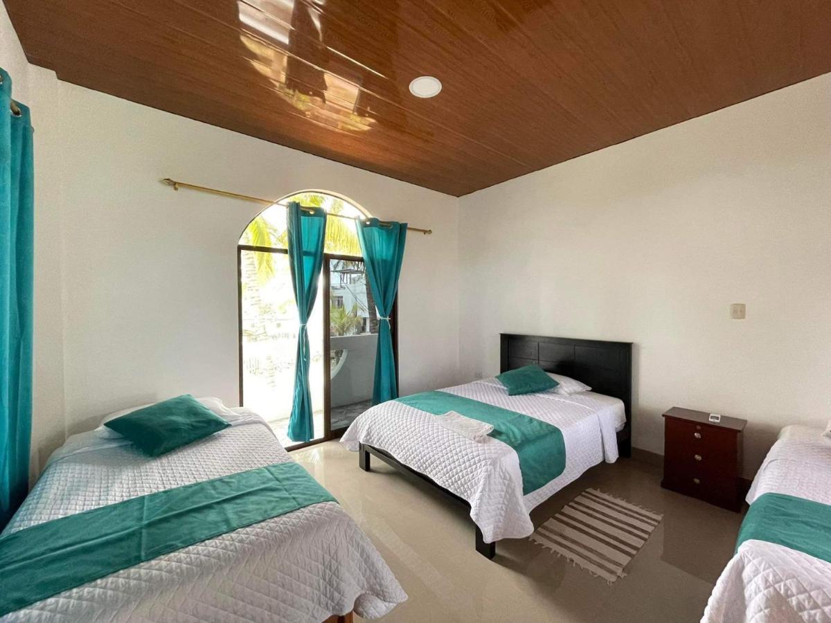 Hostal Muro De Las Lagrimas With High Speed Internet Starlink Puerto Villamil Exterior photo