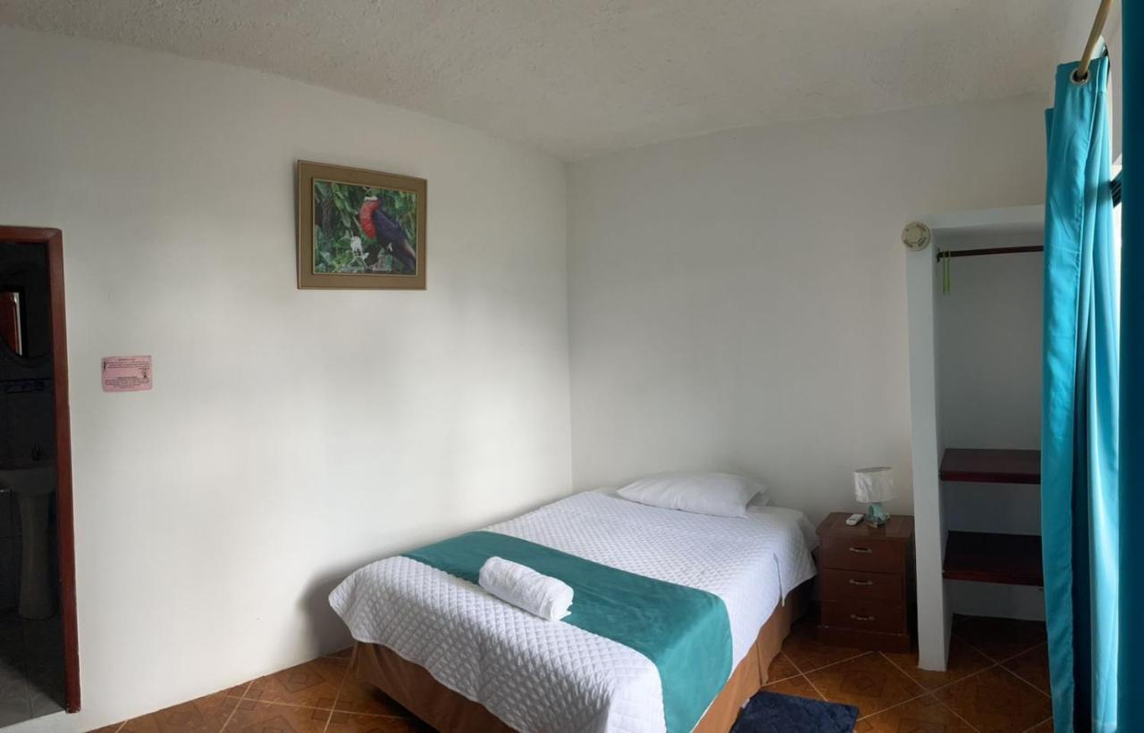Hostal Muro De Las Lagrimas With High Speed Internet Starlink Puerto Villamil Exterior photo
