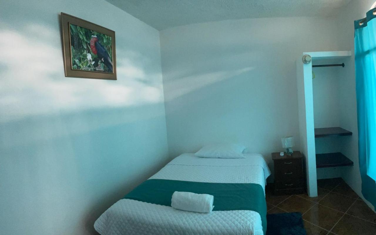 Hostal Muro De Las Lagrimas With High Speed Internet Starlink Puerto Villamil Exterior photo
