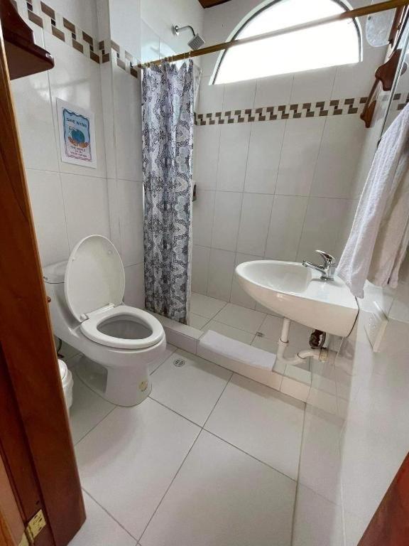 Hostal Muro De Las Lagrimas With High Speed Internet Starlink Puerto Villamil Exterior photo