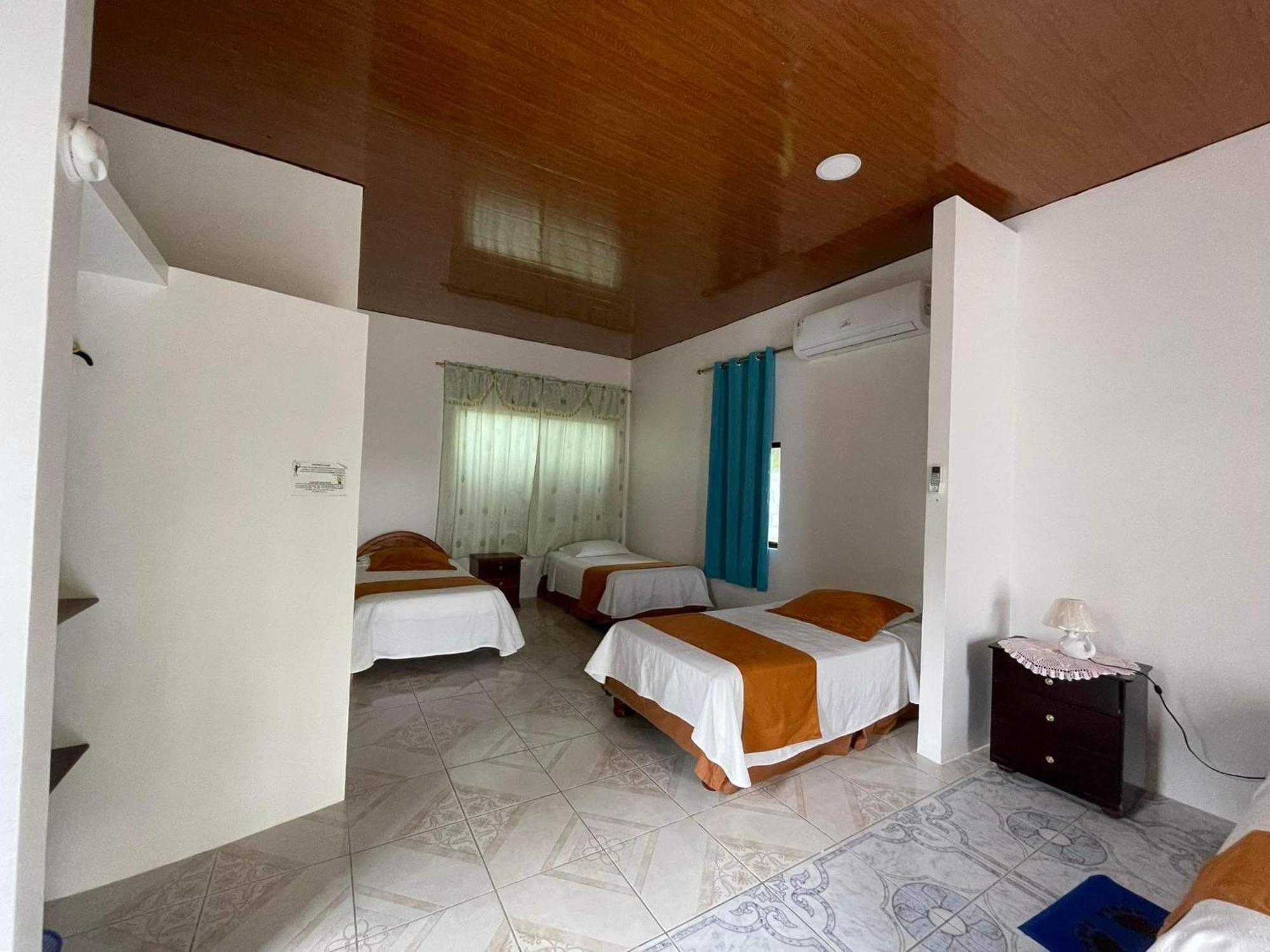 Hostal Muro De Las Lagrimas With High Speed Internet Starlink Puerto Villamil Exterior photo