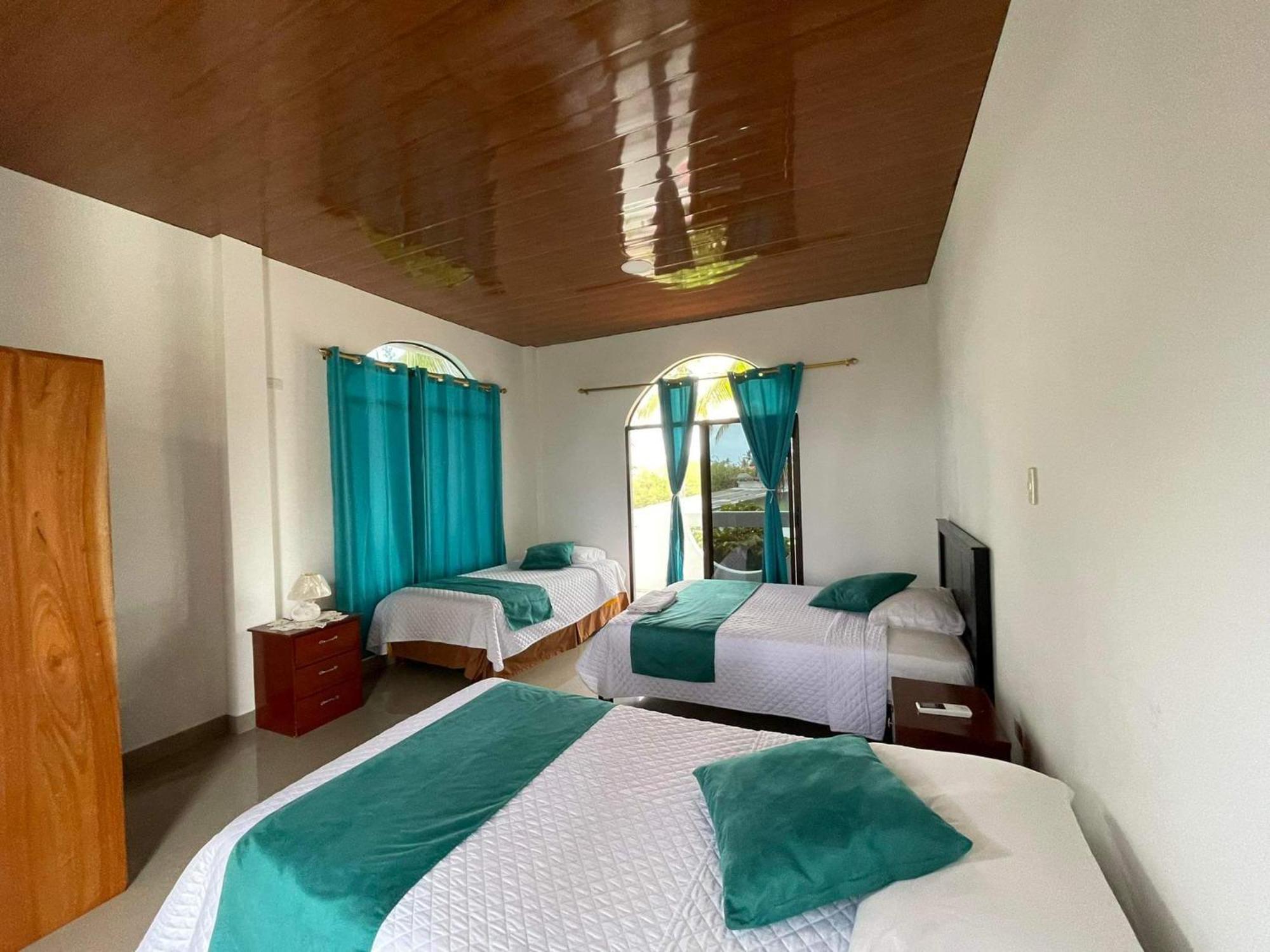 Hostal Muro De Las Lagrimas With High Speed Internet Starlink Puerto Villamil Exterior photo