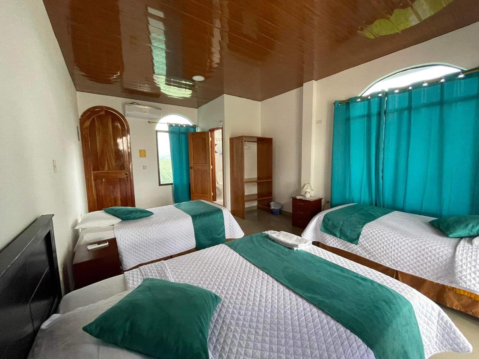 Hostal Muro De Las Lagrimas With High Speed Internet Starlink Puerto Villamil Exterior photo