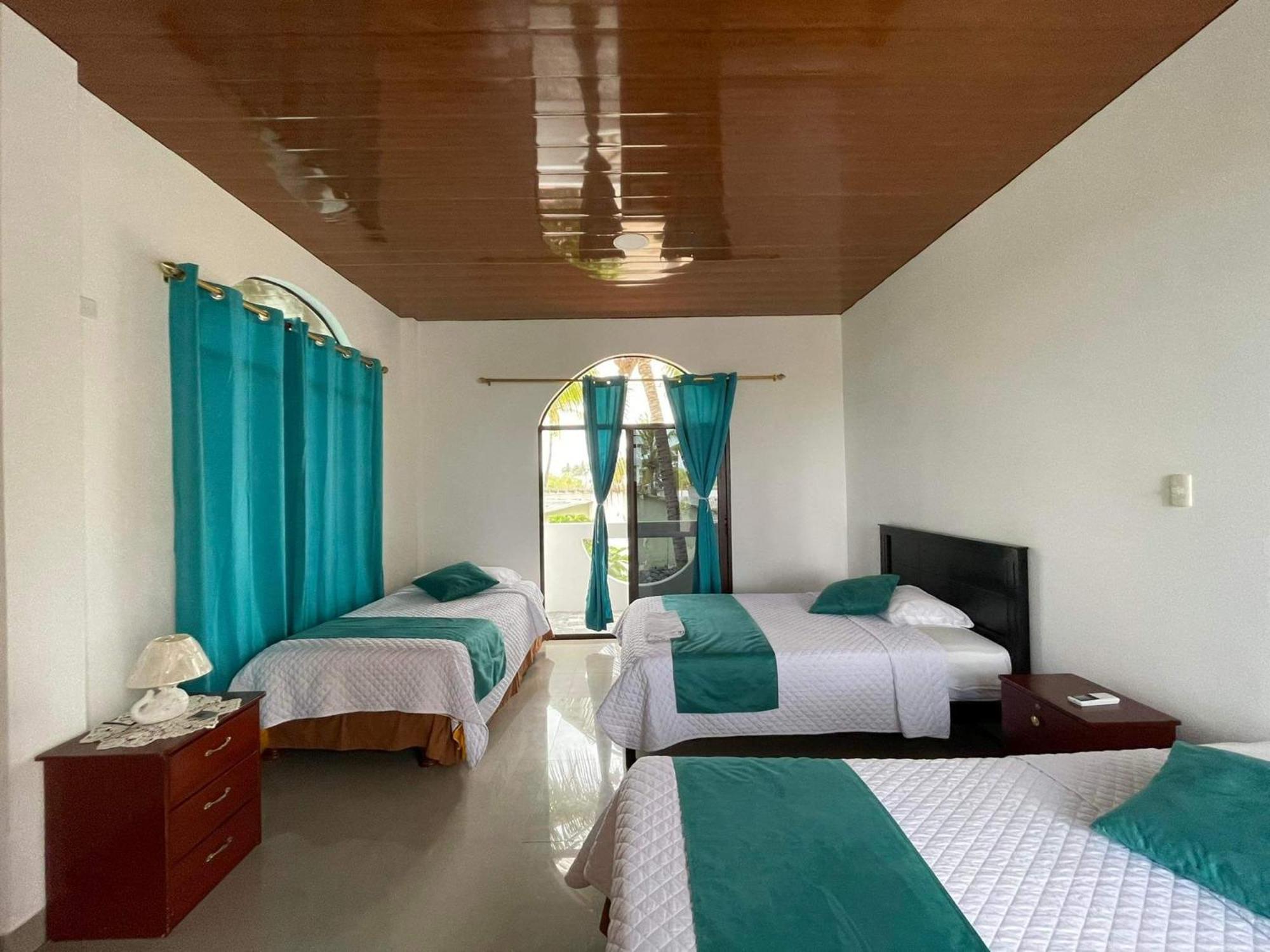 Hostal Muro De Las Lagrimas With High Speed Internet Starlink Puerto Villamil Exterior photo