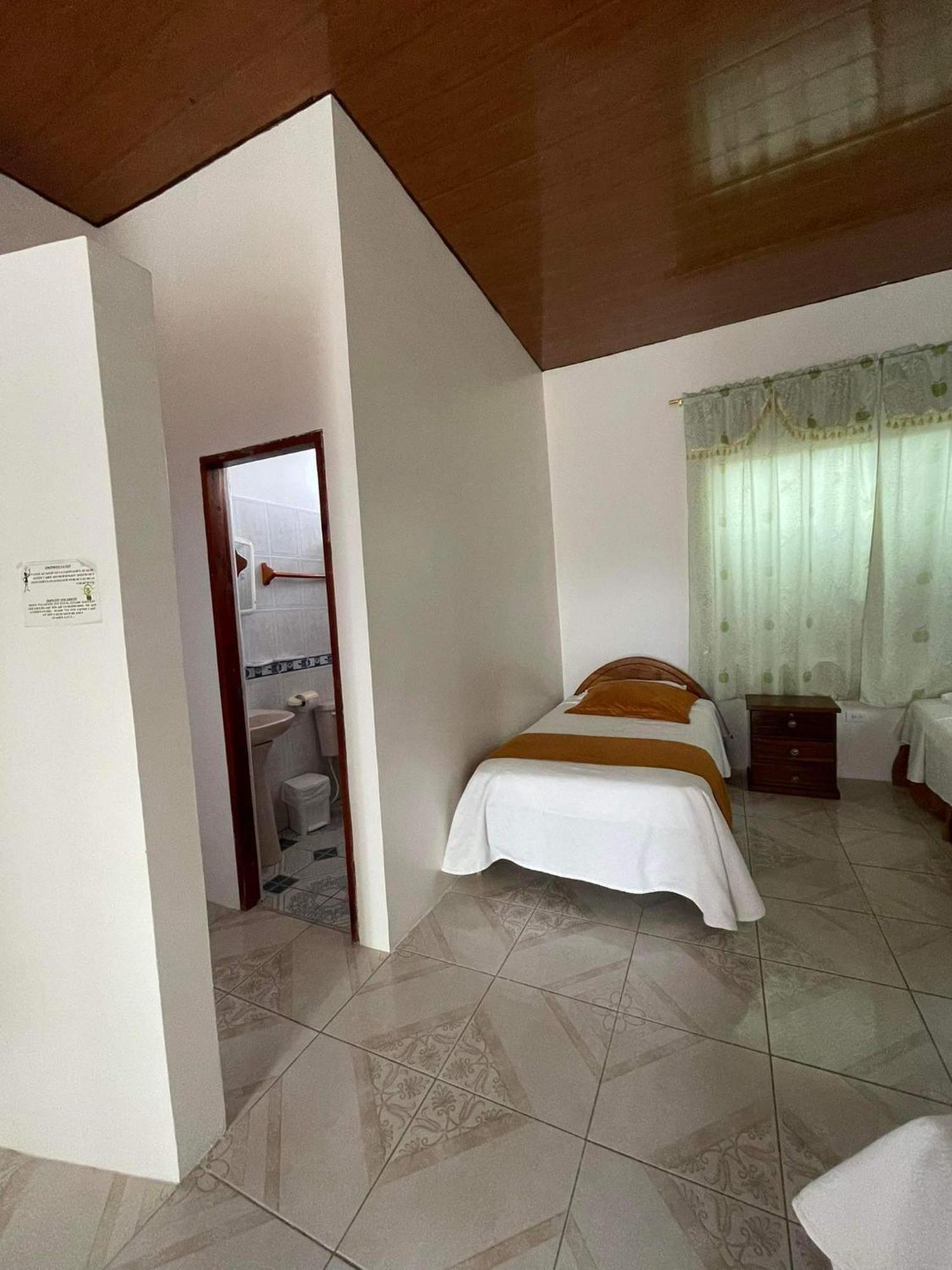 Hostal Muro De Las Lagrimas With High Speed Internet Starlink Puerto Villamil Exterior photo