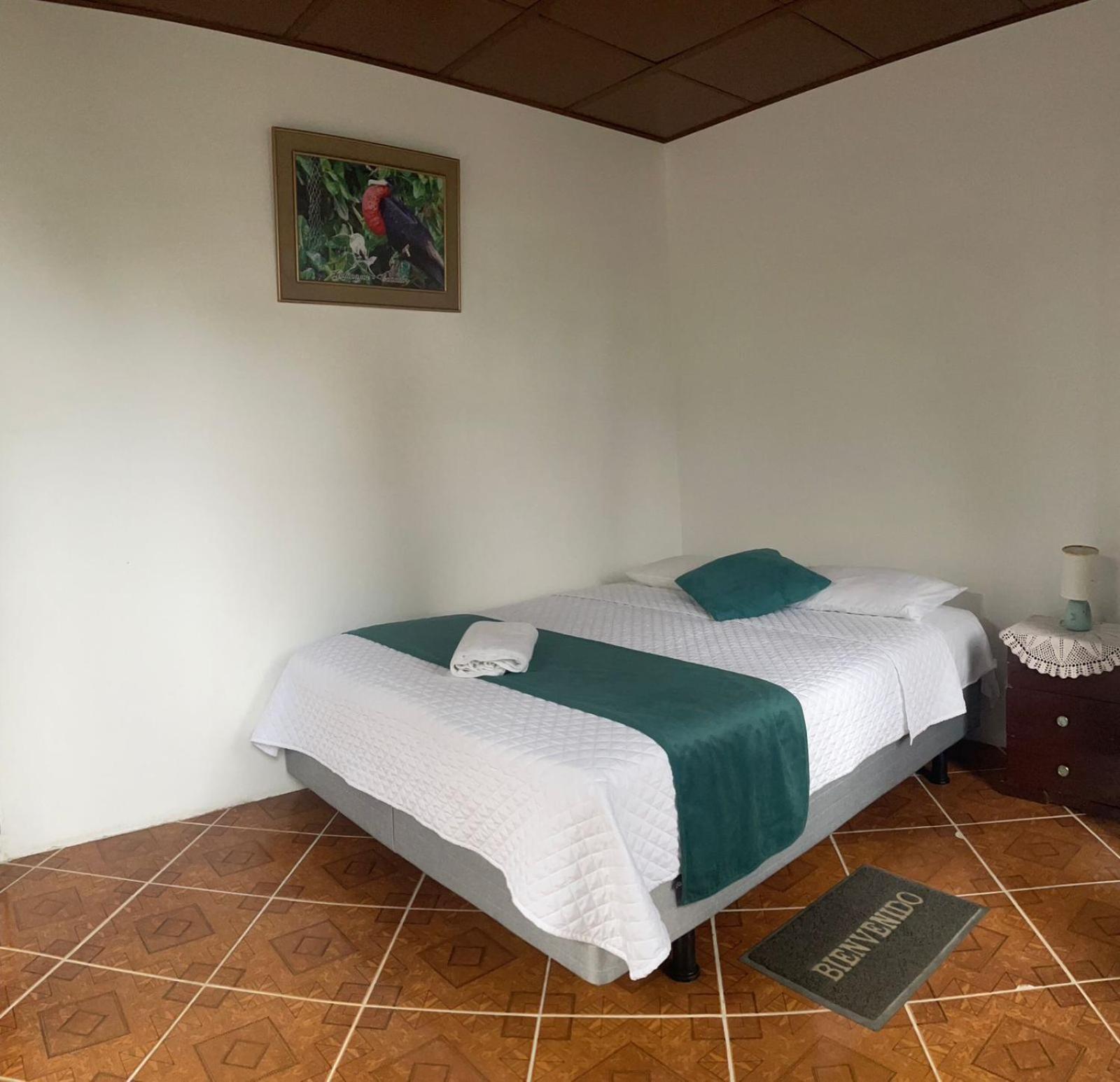 Hostal Muro De Las Lagrimas With High Speed Internet Starlink Puerto Villamil Exterior photo