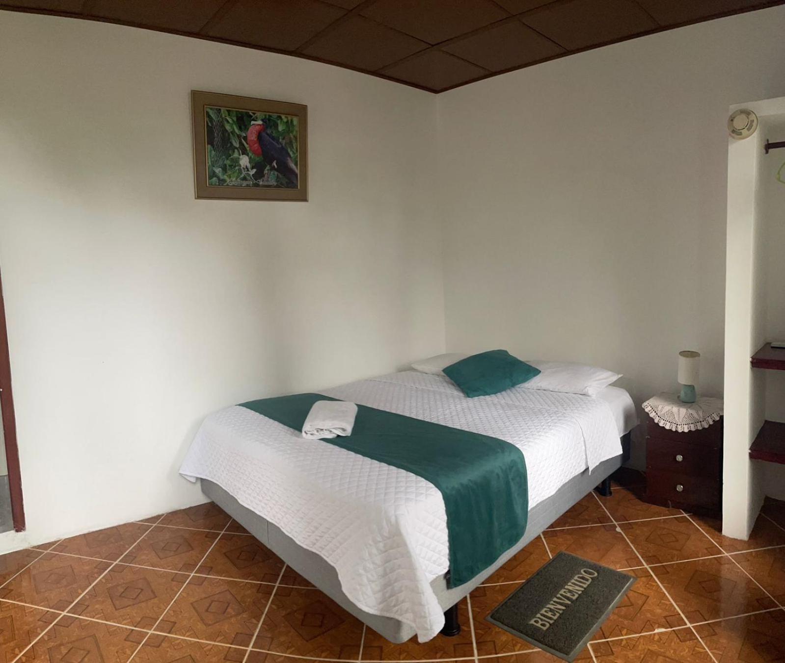 Hostal Muro De Las Lagrimas With High Speed Internet Starlink Puerto Villamil Exterior photo