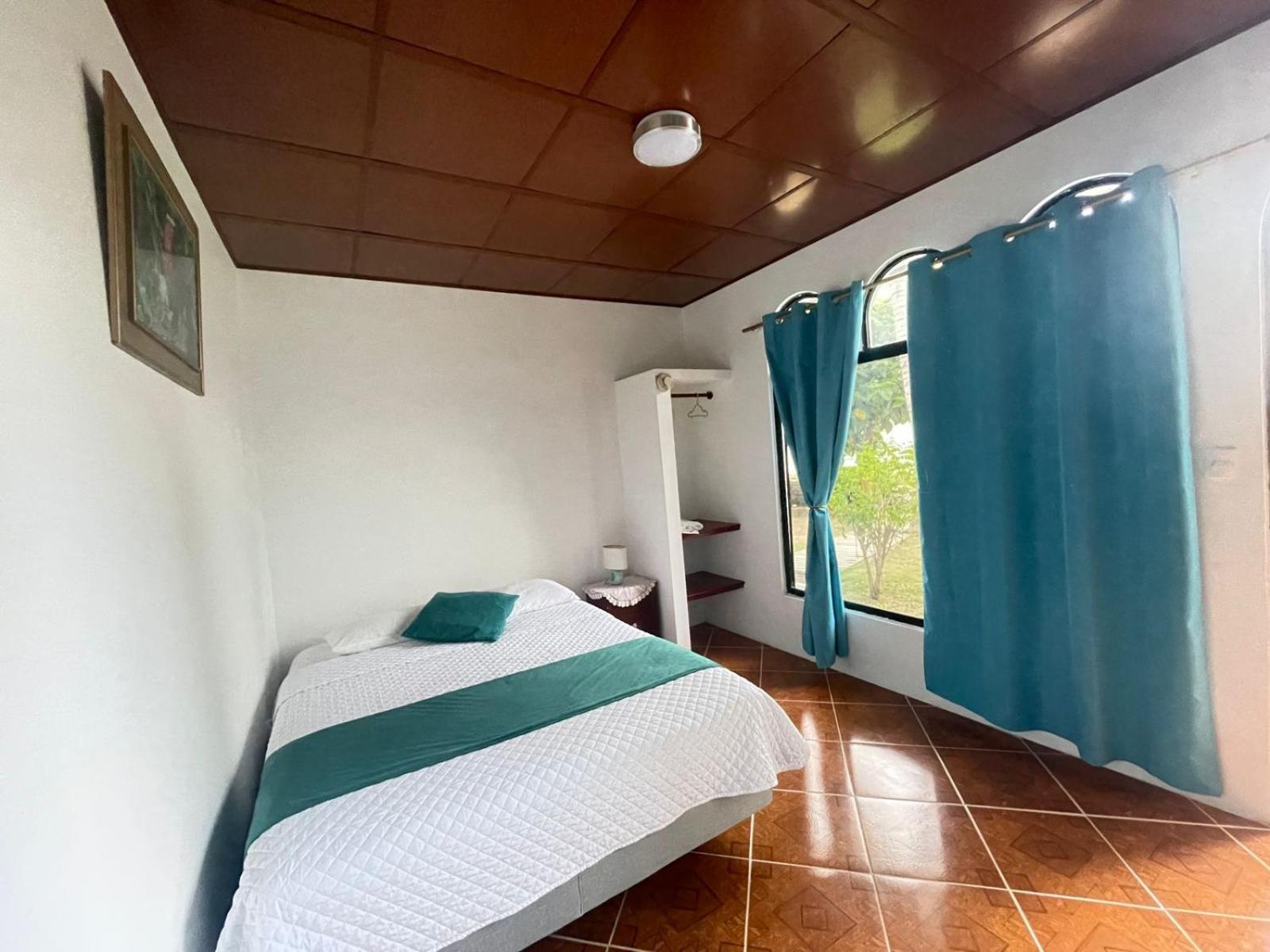 Hostal Muro De Las Lagrimas With High Speed Internet Starlink Puerto Villamil Exterior photo