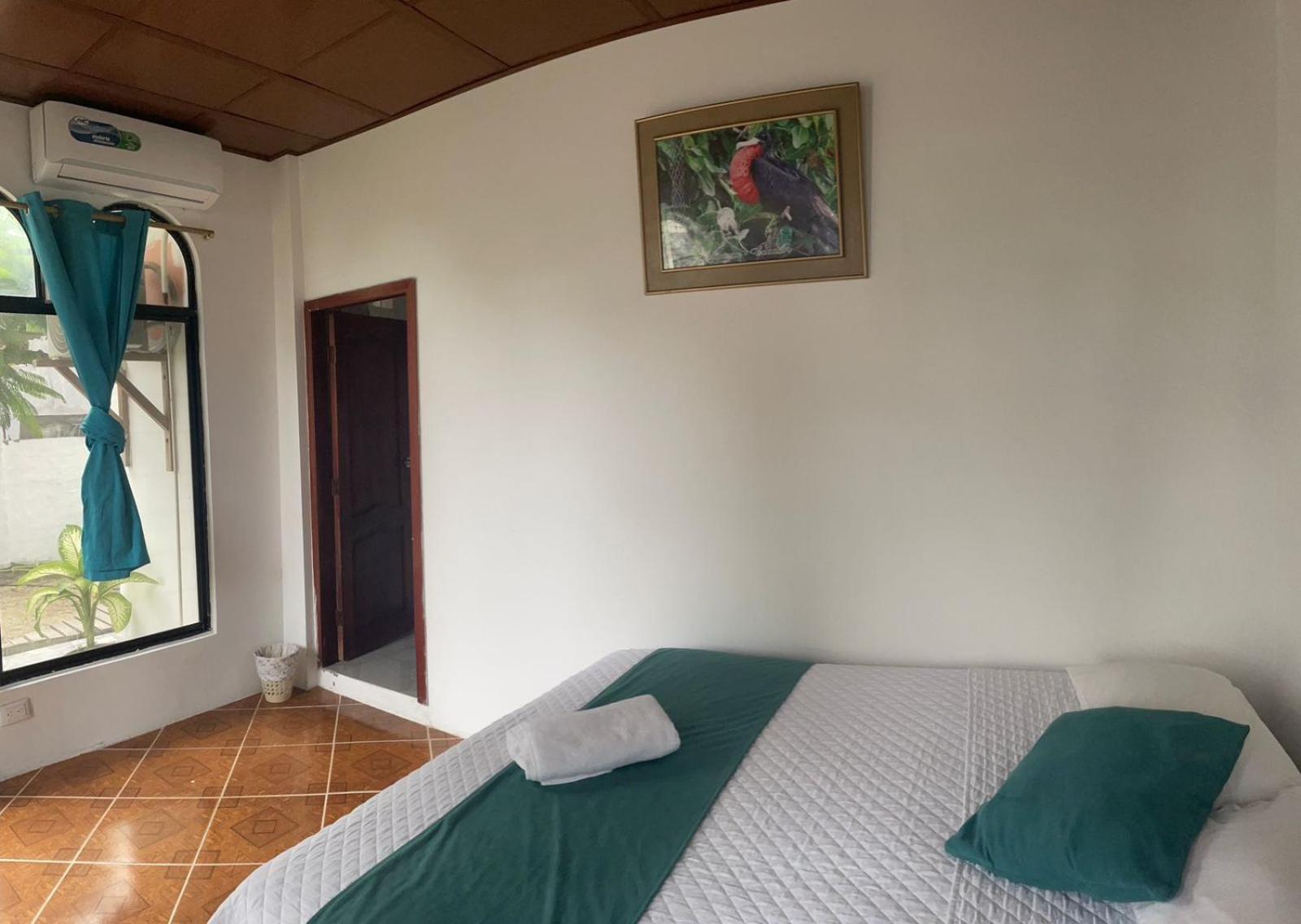 Hostal Muro De Las Lagrimas With High Speed Internet Starlink Puerto Villamil Exterior photo